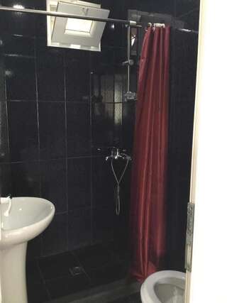 Загородные дома Apartment on Lado Asatiani Батуми Просторный двухместный номер с 2 отдельными кроватями-10